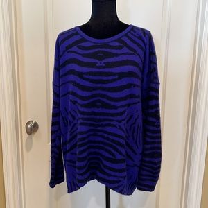 Bloomingdales soft blue / black cashmere sweater, size large